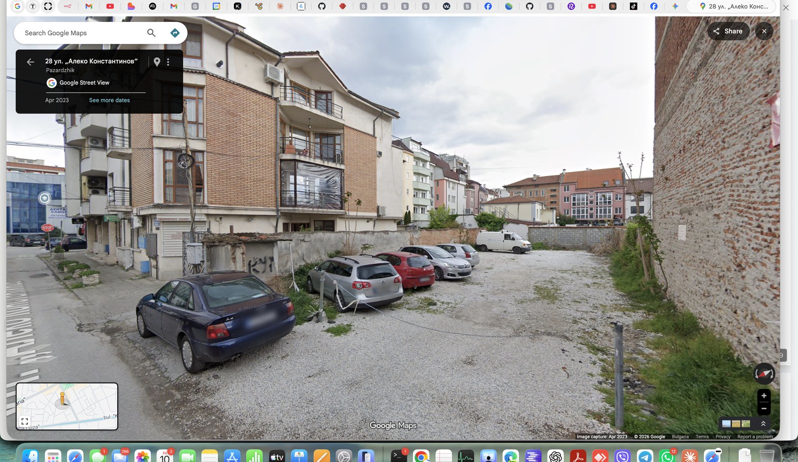 Парцелът — фронтален изглед